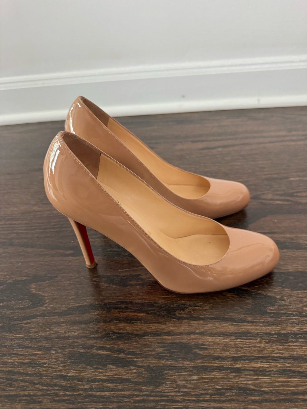 Christian Louboutin Nude Patent Round-Toe Simple Pumps 100